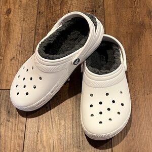 NWT CROCS Kids' Classic Lined Clog, J4